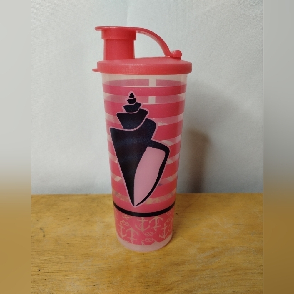 New red Tupperware 16 oz nautical seashell tumbler with lid
